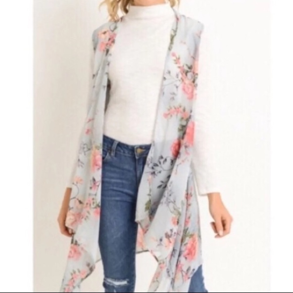 LAST ONE! Floral kimono